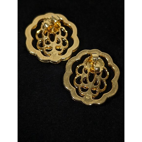 Vintage Avon Gold Tone Medallion Earrings Open Metal Work Round Flower Pierced - Picture 7 of 9